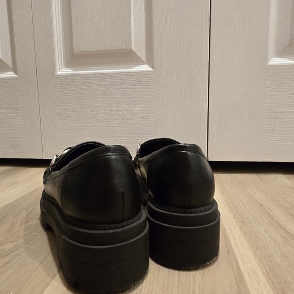 Vegan leather shoes by Call it Springs - Picture 3 of 4